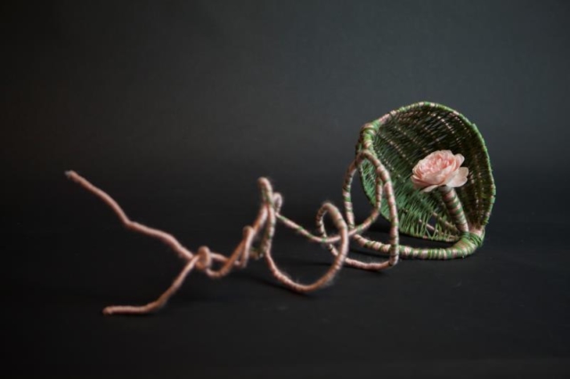 Bloemwerk textiel kunst Roos weven wikkelen / Floral Art textile Art Roses  weaving wrapping